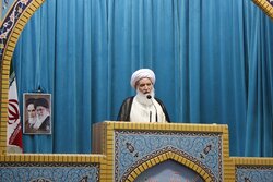 فاصله طبقاتی بین آحاد جامعه باید کم و از بین برود