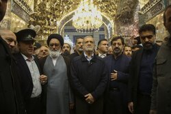 President Pezeshkian visits Hazrat Masumeh (AS) holy shrine