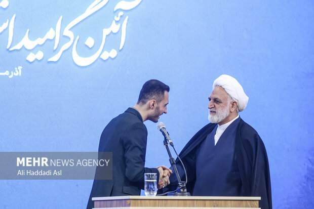 بزرگداشت روز دانشجو در دانشگاه علوم و تحقیقاتStudent Day commemorated at Islamic Aza University
