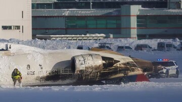 Delta plane flips upside-down in Toronto crash (+VIDEO)