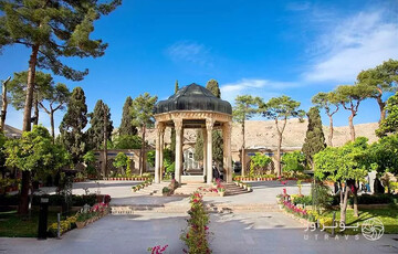 آسمان فارس صاف ، گاهی ابری همراه کاهش محسوس دما